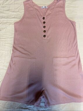 Woman’s Sleeveless Waffle Knit Romper in Dusty Pink medium